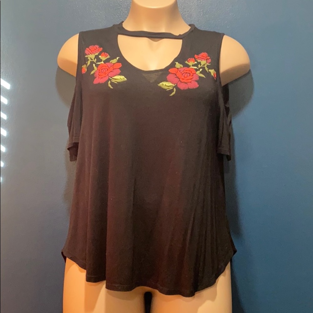 Cold shoulder choker neck t shirt